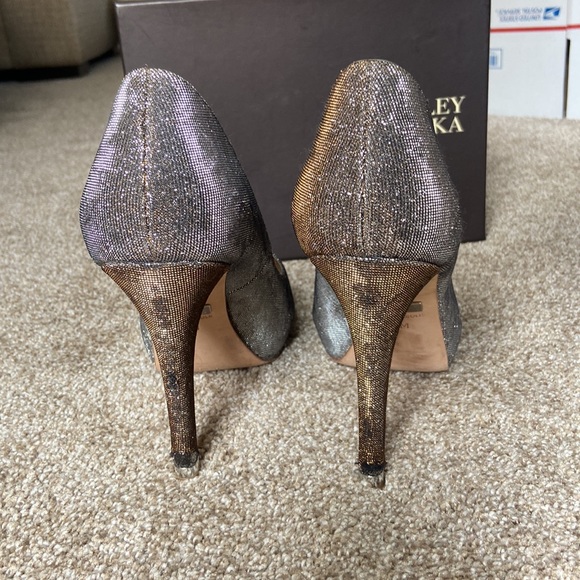 Badgley Mischka Sparkly Heels, Size 10 - Picture 5 of 9